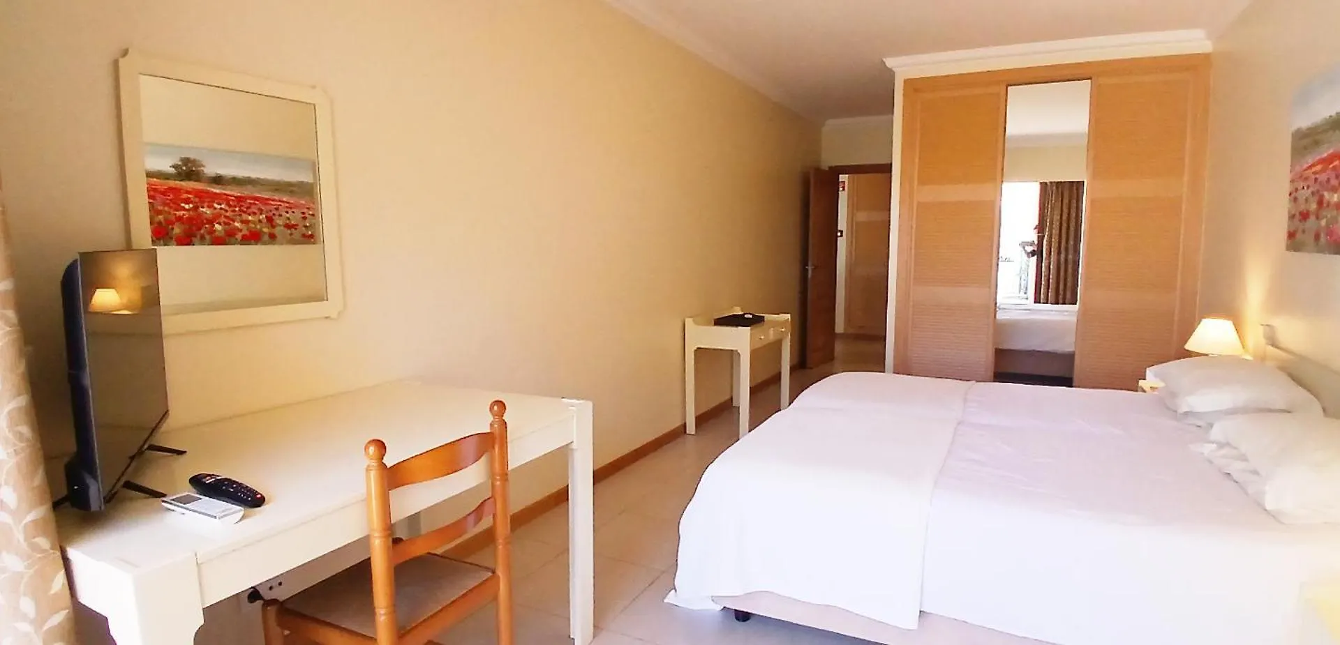 Pestana Porches Praia Aparthotel Lagoa